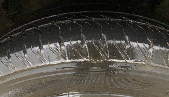 2024 Mahindra XUV700 AX 7 P AT 7 STR, Petrol, Automatic, 21,999 km, Left Front Tyre Tread