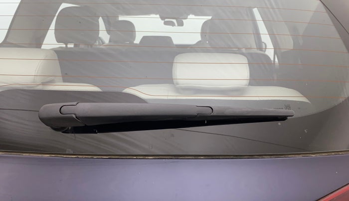 2024 Mahindra XUV700 AX 7 P AT 7 STR, Petrol, Automatic, 21,999 km, Rear Wiper