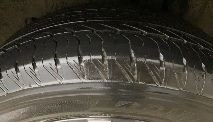 2024 Mahindra XUV700 AX 7 P AT 7 STR, Petrol, Automatic, 21,999 km, Left Rear Tyre Tread