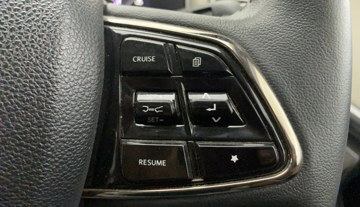 2024 Mahindra XUV700 AX 7 P AT 7 STR, Petrol, Automatic, 21,999 km, Adaptive Cruise Control