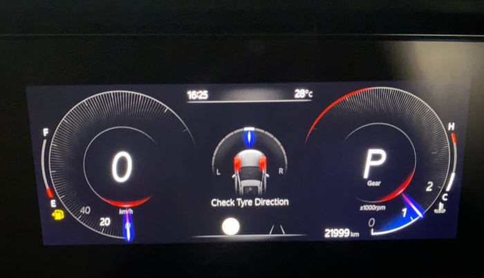 2024 Mahindra XUV700 AX 7 P AT 7 STR, Petrol, Automatic, 21,999 km, Odometer Image