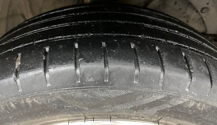 2022 Maruti Baleno ALPHA PETROL 1.2, Petrol, Manual, 70,639 km, Right Front Tyre Tread