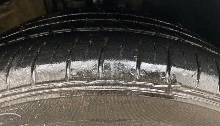 2018 Volkswagen Ameo HIGHLINE PLUS 1.5L AT 16 ALLOY, Diesel, Automatic, 92,924 km, Right Front Tyre Tread