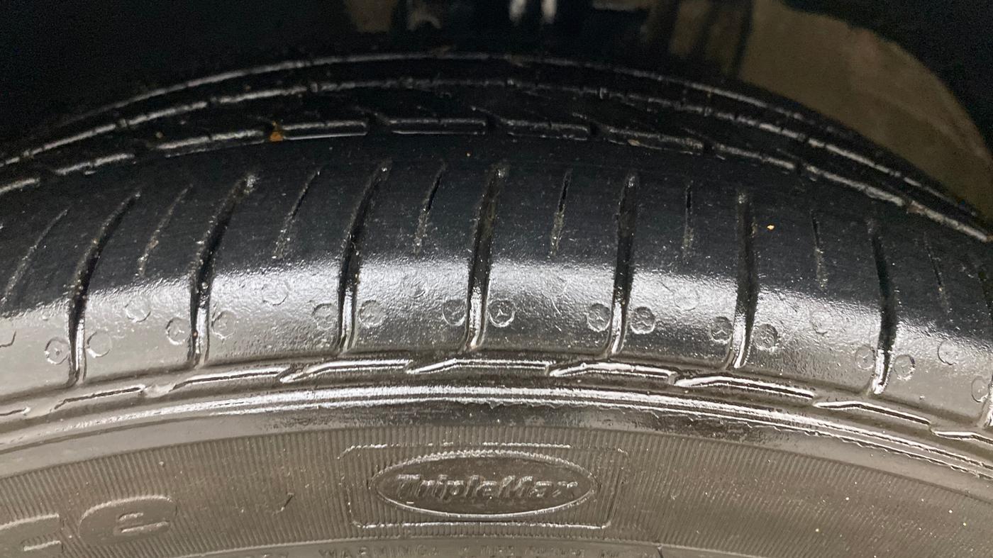 2018 Volkswagen Ameo HIGHLINE PLUS 1.5L AT 16 ALLOY, Diesel, Automatic, 92,924 km, Left Front Tyre Tread