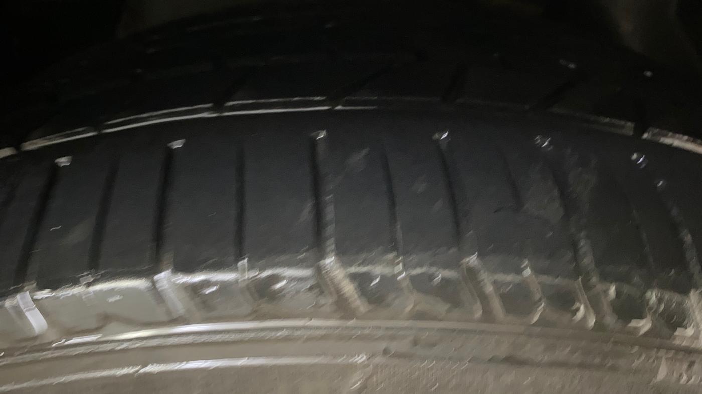 2015 Ford Ecosport TITANIUM 1.5L PETROL AT, Petrol, Automatic, 1,20,504 km, Right Front Tyre Tread