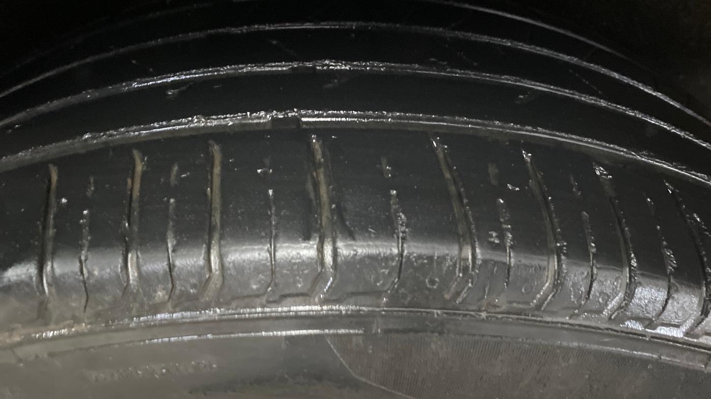 2015 Ford Ecosport TITANIUM 1.5L PETROL AT, Petrol, Automatic, 1,20,504 km, Right Rear Tyre Tread