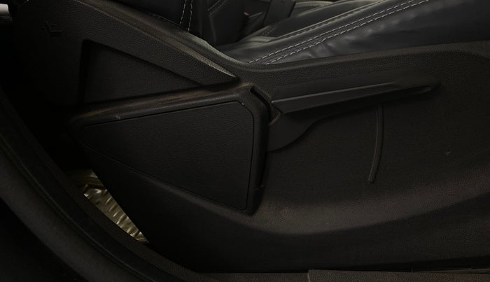 2015 Ford Ecosport TITANIUM 1.5L PETROL AT, Petrol, Automatic, 1,20,576 km, Driver Side Adjustment Panel