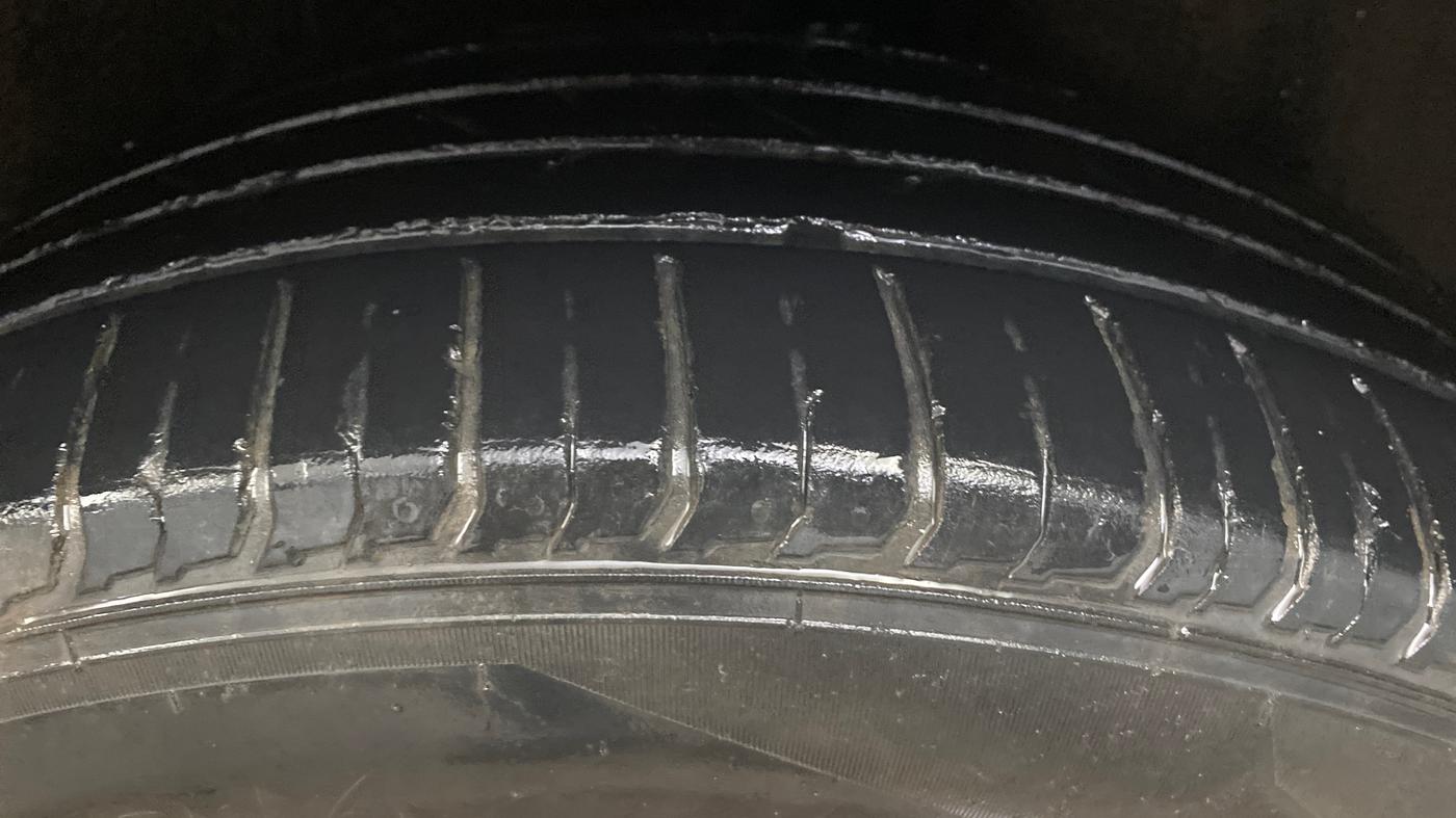 2015 Ford Ecosport TITANIUM 1.5L PETROL AT, Petrol, Automatic, 1,20,504 km, Left Rear Tyre Tread