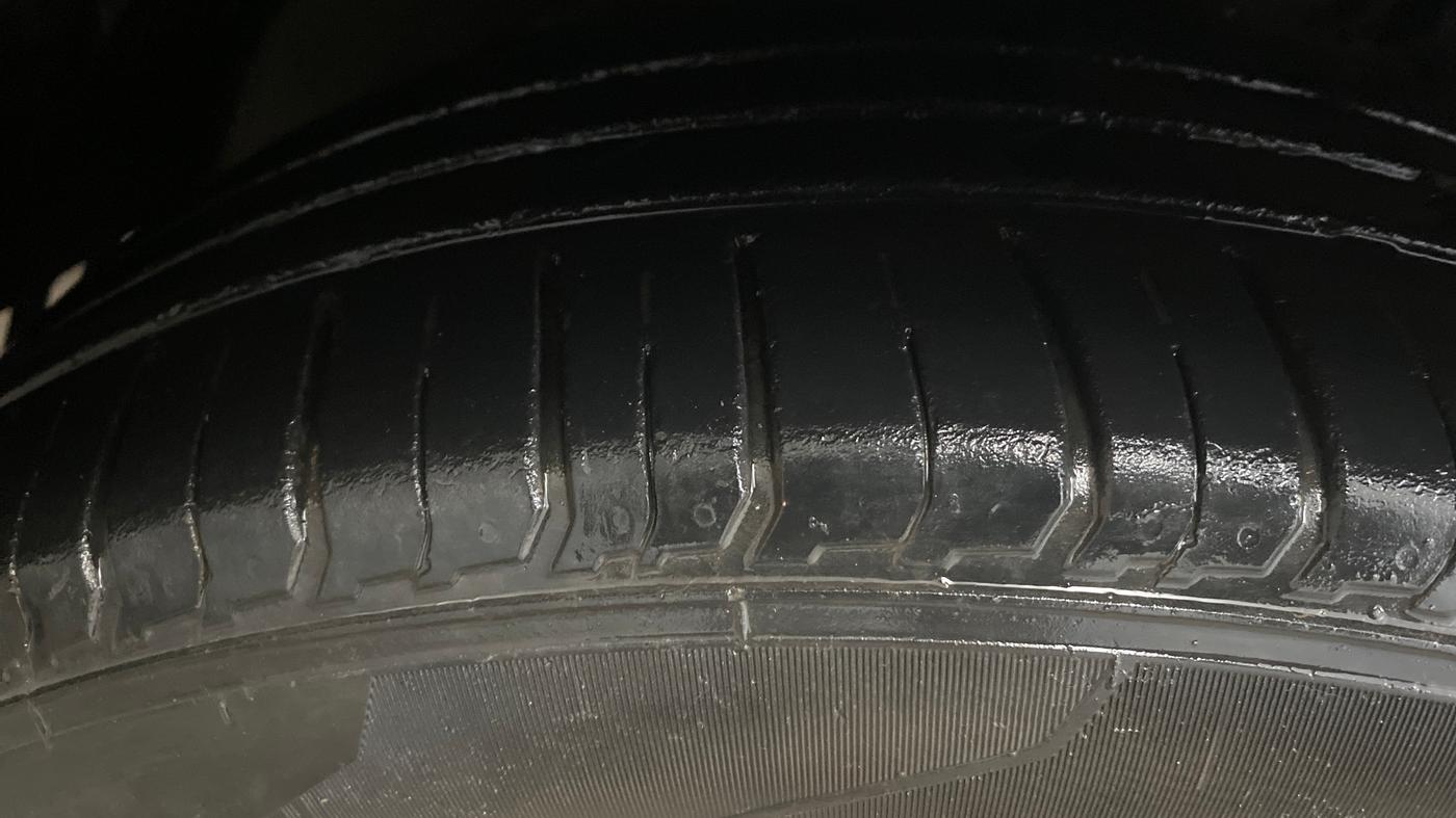 2015 Ford Ecosport TITANIUM 1.5L PETROL AT, Petrol, Automatic, 1,20,504 km, Left Front Tyre Tread
