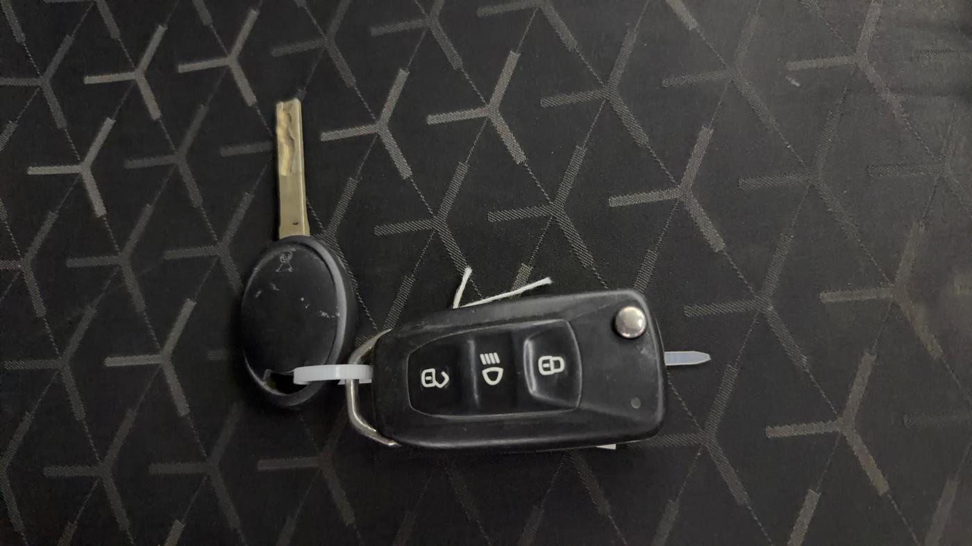 2021 Tata NEXON XM SUNROOF PETROL, Petrol, Manual, 35,457 km, Key Close Up