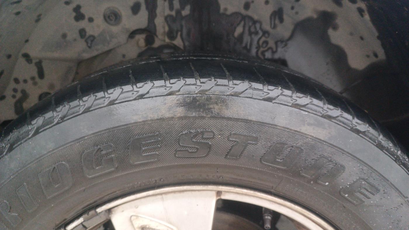 2013 Mahindra XUV500 W8, Diesel, Manual, 1,40,932 km, Right Rear Tyre Tread