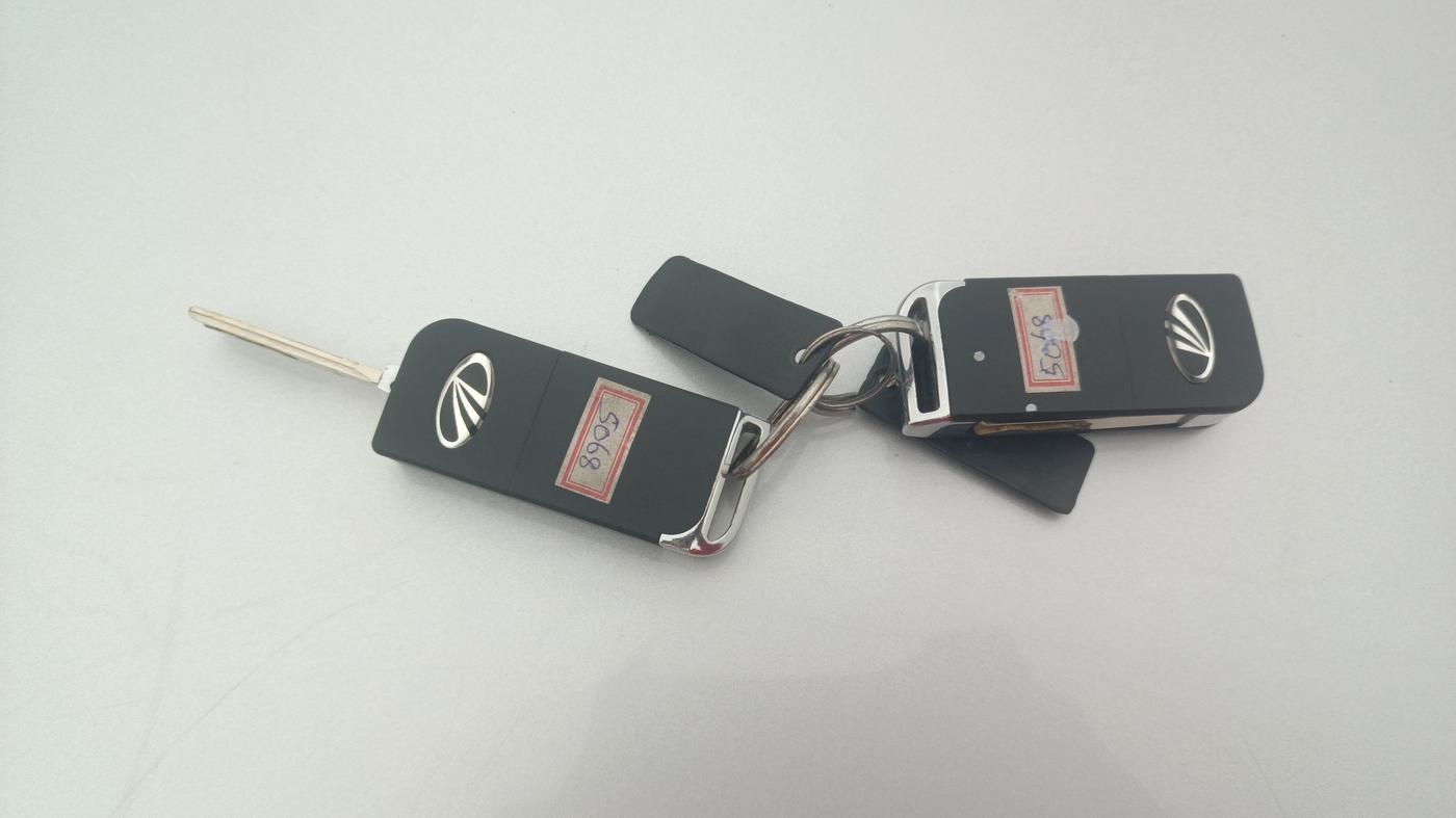 2013 Mahindra XUV500 W8, Diesel, Manual, 1,40,932 km, Key Close Up
