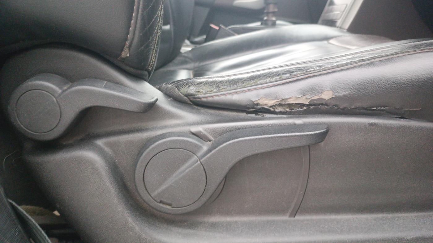 2013 Mahindra XUV500 W8, Diesel, Manual, 1,40,932 km, Driver Side Adjustment Panel