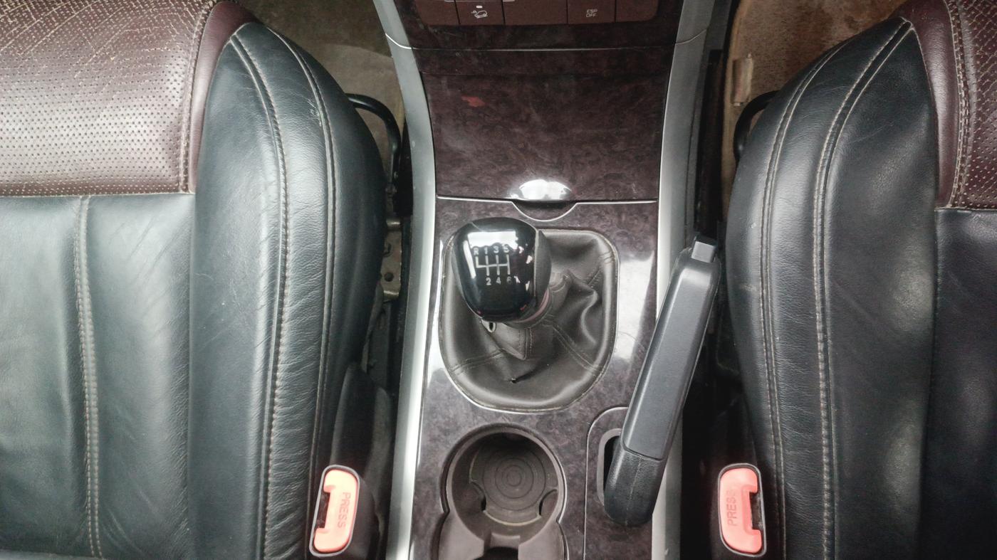 2013 Mahindra XUV500 W8, Diesel, Manual, 1,40,932 km, Gear Lever