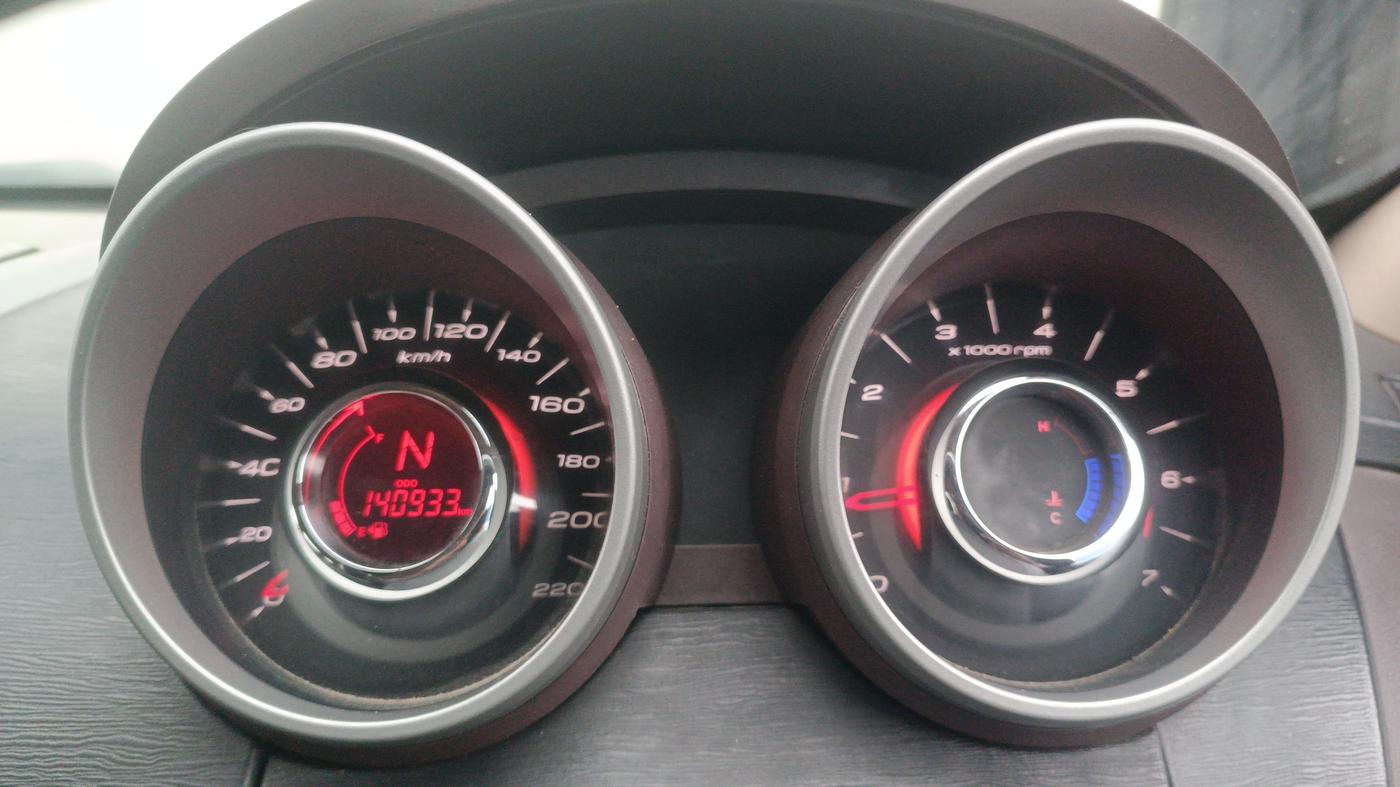 2013 Mahindra XUV500 W8, Diesel, Manual, 1,40,932 km, Odometer Image