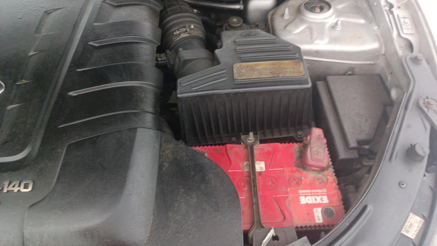 2013 Mahindra XUV500 W8, Diesel, Manual, 1,40,932 km, Engine View - Left