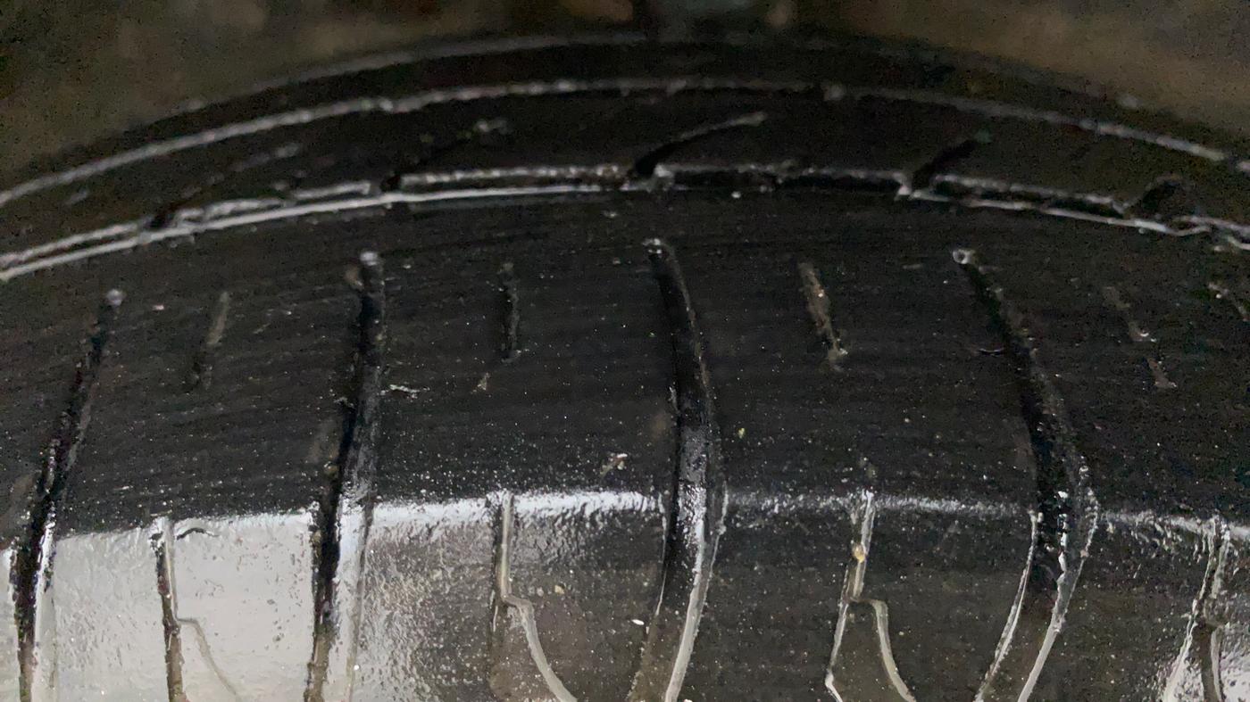 2017 Maruti Wagon R 1.0 VXI, Petrol, Manual, 54,763 km, Right Front Tyre Tread