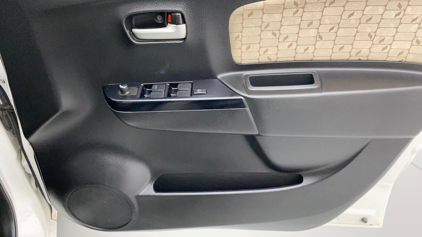 2017 Maruti Wagon R 1.0 VXI, Petrol, Manual, 54,763 km, Driver Side Door Panels Control