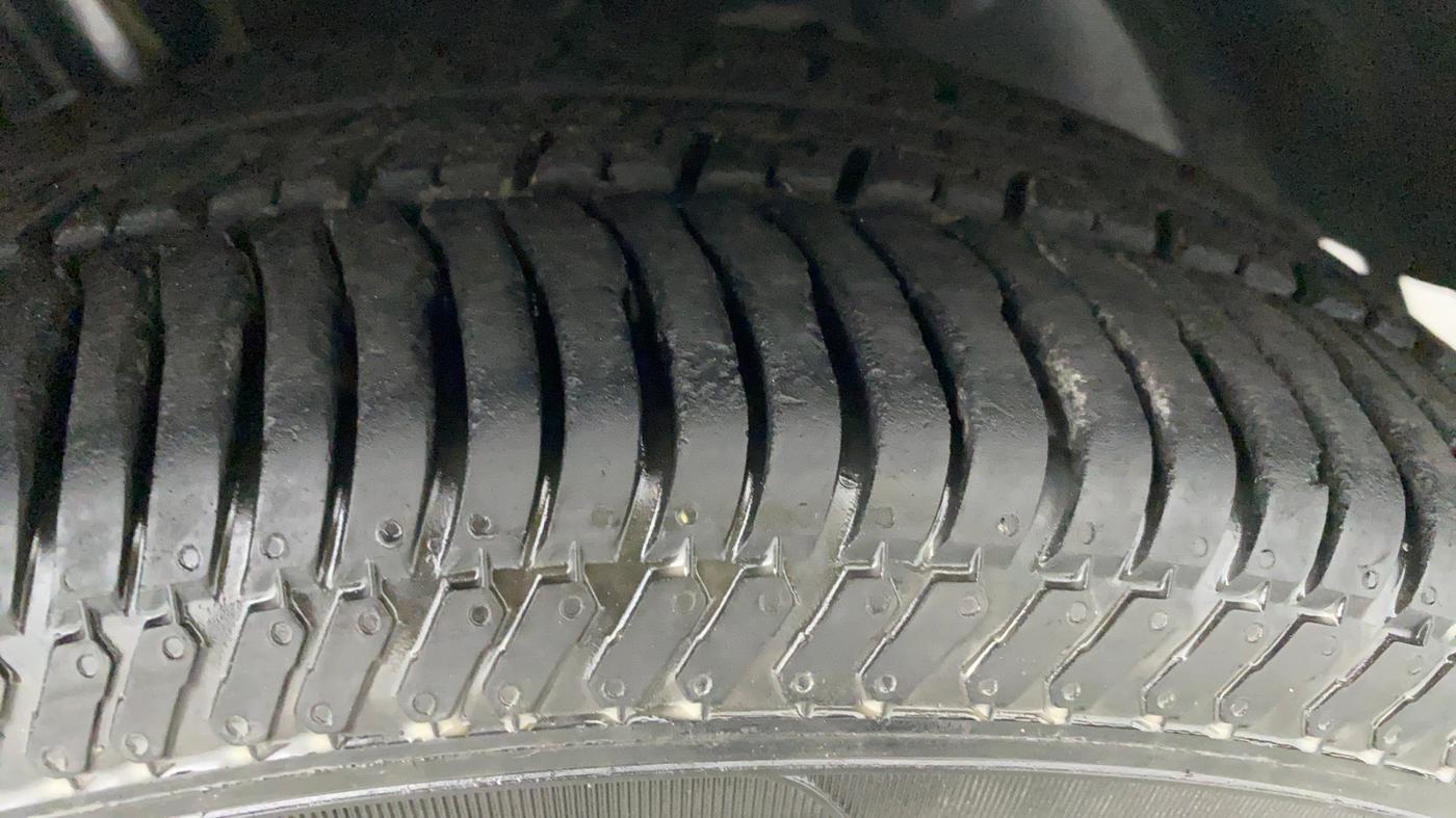 2015 Ford Ecosport 1.5 TITANIUM TI VCT AT, Petrol, Automatic, 73,219 km, Right Front Tyre Tread