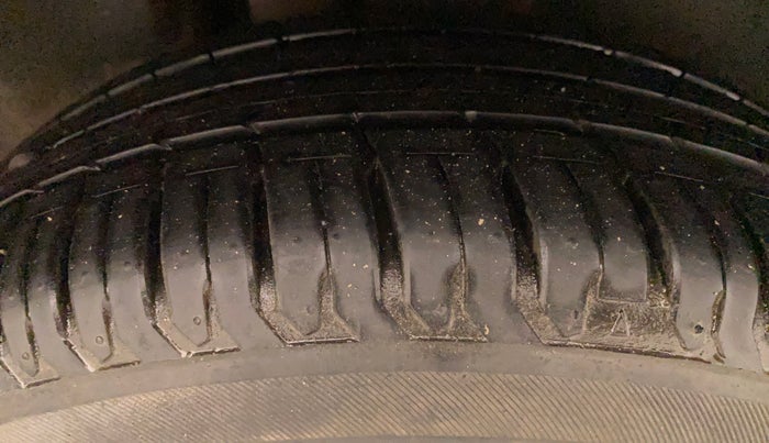 2011 Volkswagen Vento HIGHLINE DIESEL 1.6, Diesel, Manual, 63,036 km, Right Rear Tyre Tread