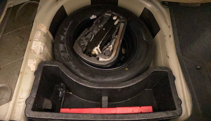 2011 Volkswagen Vento HIGHLINE DIESEL 1.6, Diesel, Manual, 63,036 km, Spare Tyre