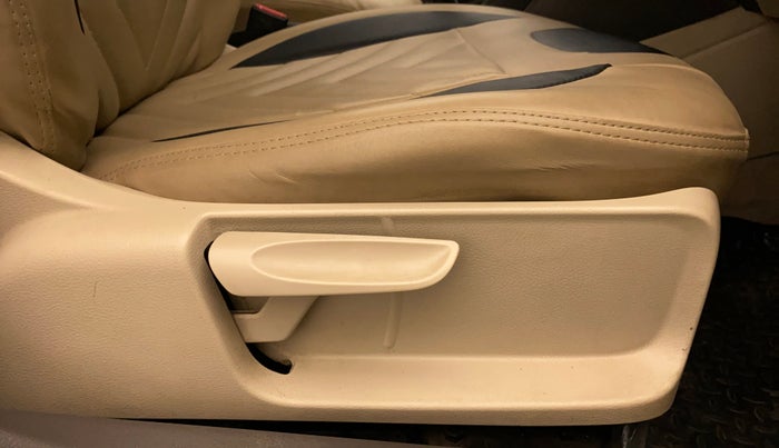 2011 Volkswagen Vento HIGHLINE DIESEL 1.6, Diesel, Manual, 63,036 km, Driver Side Adjustment Panel