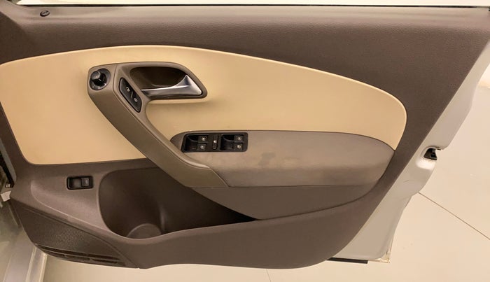 2011 Volkswagen Vento HIGHLINE DIESEL 1.6, Diesel, Manual, 63,036 km, Driver Side Door Panels Control