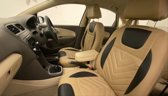 2011 Volkswagen Vento HIGHLINE DIESEL 1.6, Diesel, Manual, 63,036 km, Right Side Front Door Cabin