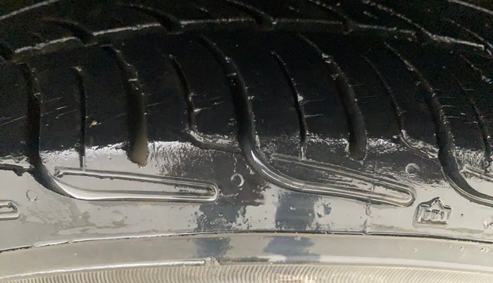 2014 Hyundai Eon MAGNA +, Petrol, Manual, 1,09,021 km, Left Rear Tyre Tread