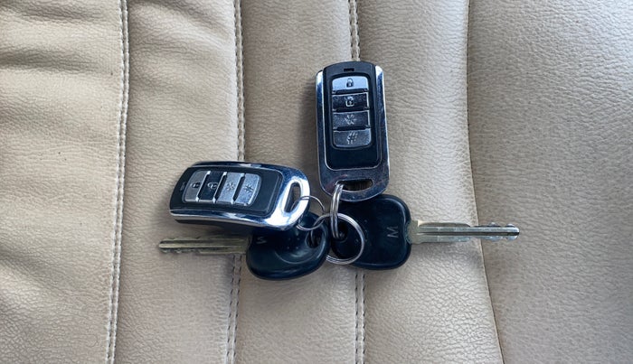 2014 Hyundai Eon MAGNA +, Petrol, Manual, 1,09,021 km, Key Close Up