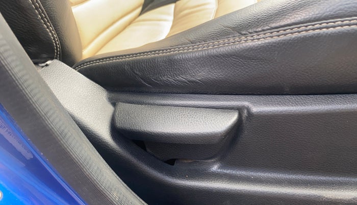 2014 Hyundai Eon MAGNA +, Petrol, Manual, 1,09,021 km, Driver Side Adjustment Panel