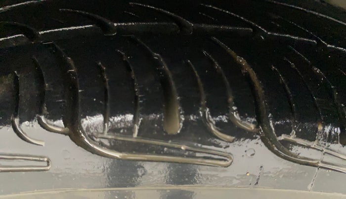 2014 Hyundai Eon MAGNA +, Petrol, Manual, 1,09,021 km, Right Rear Tyre Tread