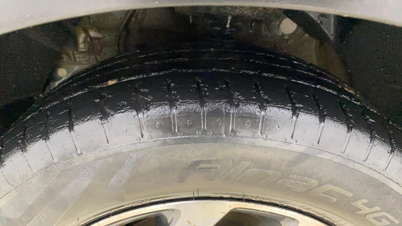 2023 Mahindra XUV300 W8 (O) 1.5 DIESEL AMT, Diesel, Automatic, 45,135 km, Left Front Tyre Tread
