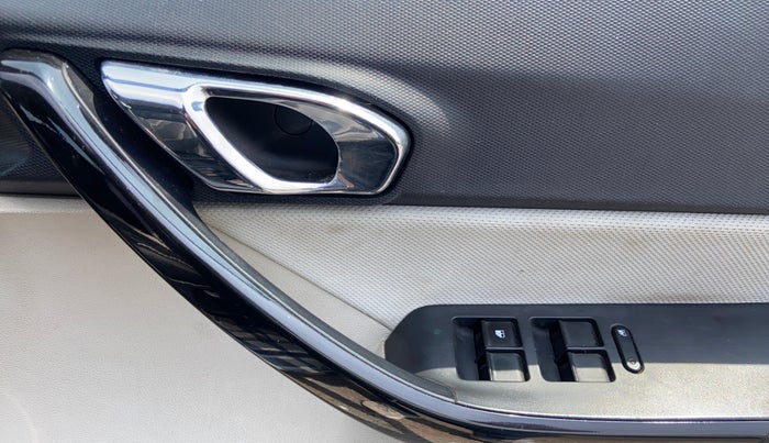 2022 Tata TIGOR XZ PLUS CNG, CNG, Manual, 77,552 km, Driver Side Door Panels Control