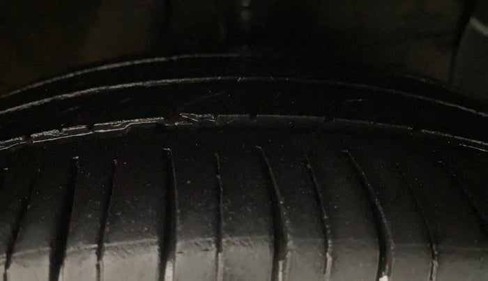 2019 Hyundai Grand i10 SPORTZ 1.2 KAPPA VTVT, Petrol, Manual, 75,935 km, Right Front Tyre Tread