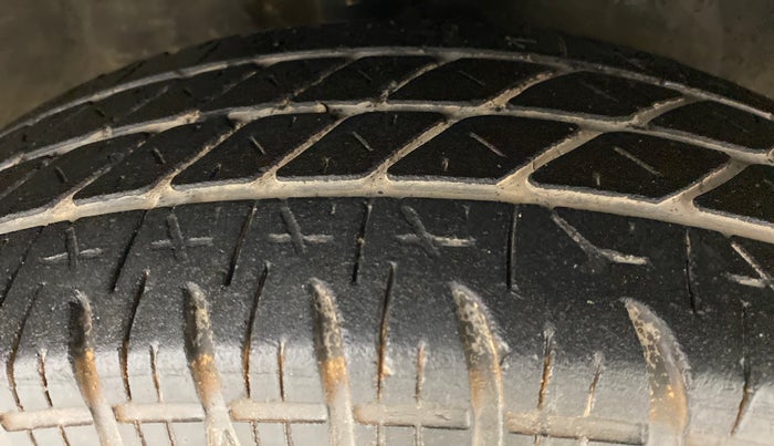 2015 Maruti Ritz VXI, Petrol, Manual, 50,419 km, Right Front Tyre Tread