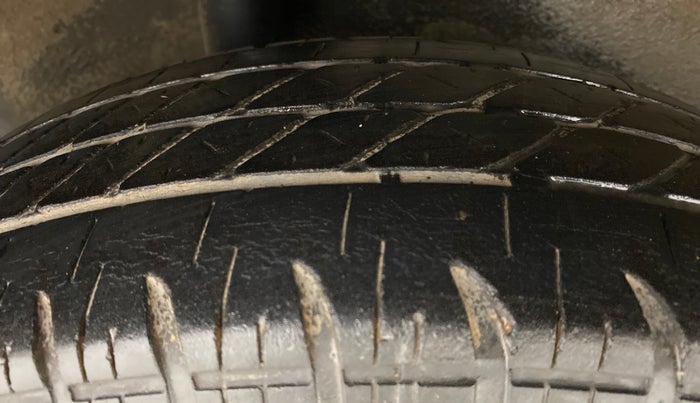 2015 Maruti Ritz VXI, Petrol, Manual, 50,419 km, Right Rear Tyre Tread