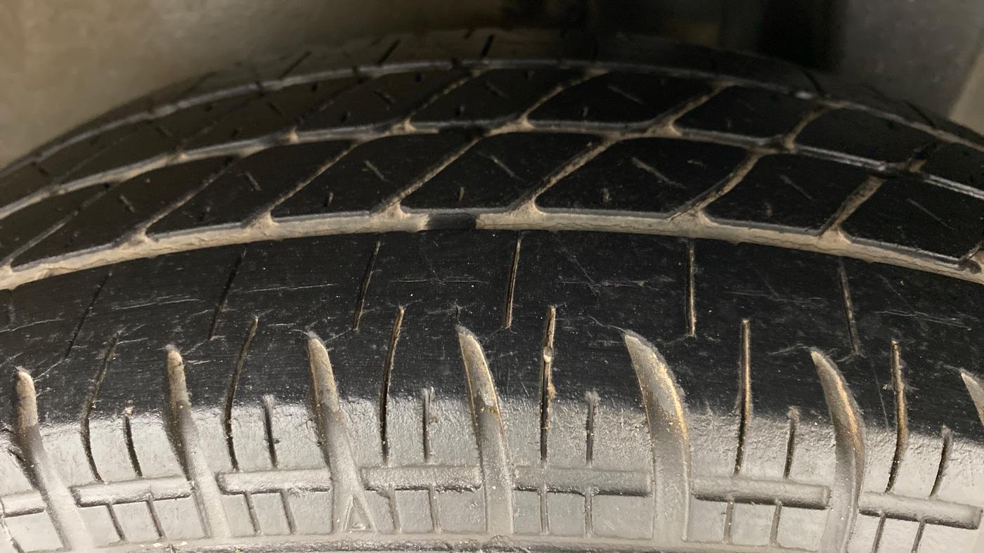 2015 Maruti Ritz VXI, Petrol, Manual, 50,419 km, Left Rear Tyre Tread