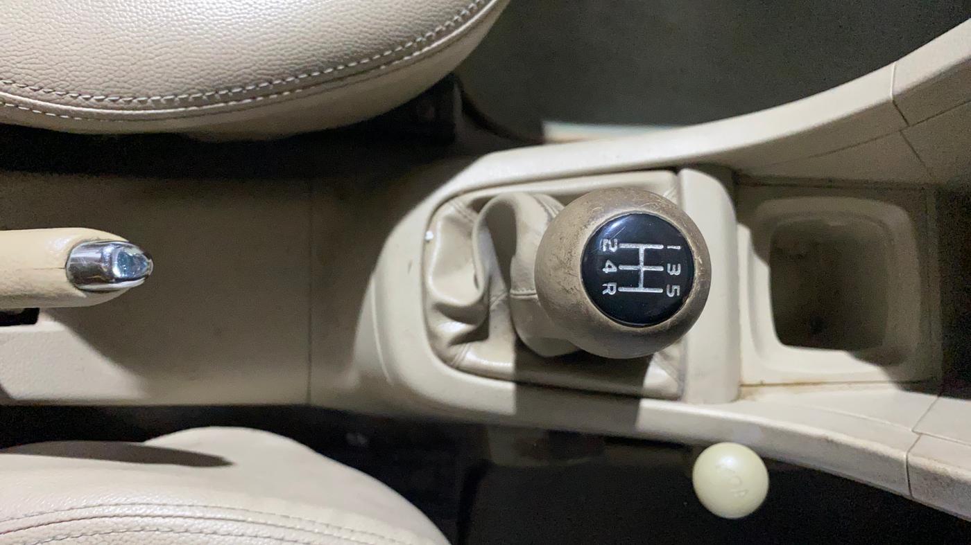 2014 Maruti Swift Dzire VXI, Petrol, Manual, 52,209 km, Gear Lever