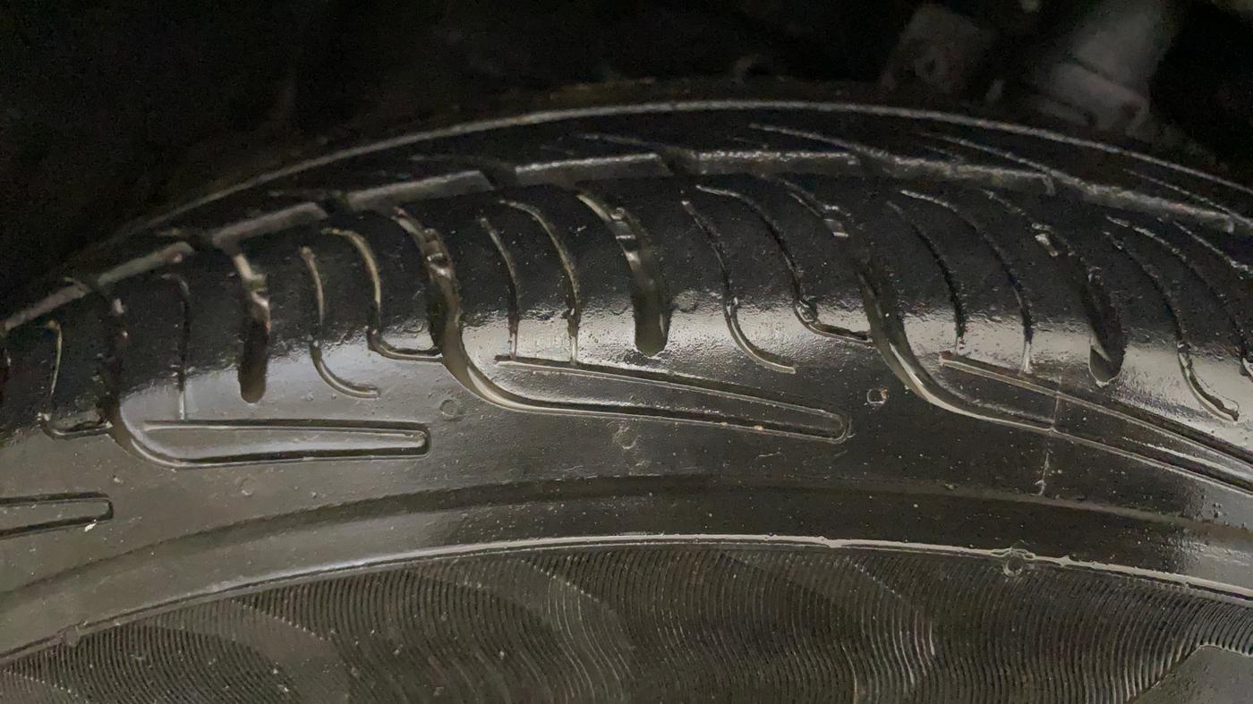 2014 Maruti Swift Dzire VXI, Petrol, Manual, 52,209 km, Right Front Tyre Tread