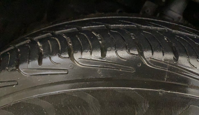 2014 Maruti Swift Dzire VXI, Petrol, Manual, 52,154 km, Right Front Tyre Tread