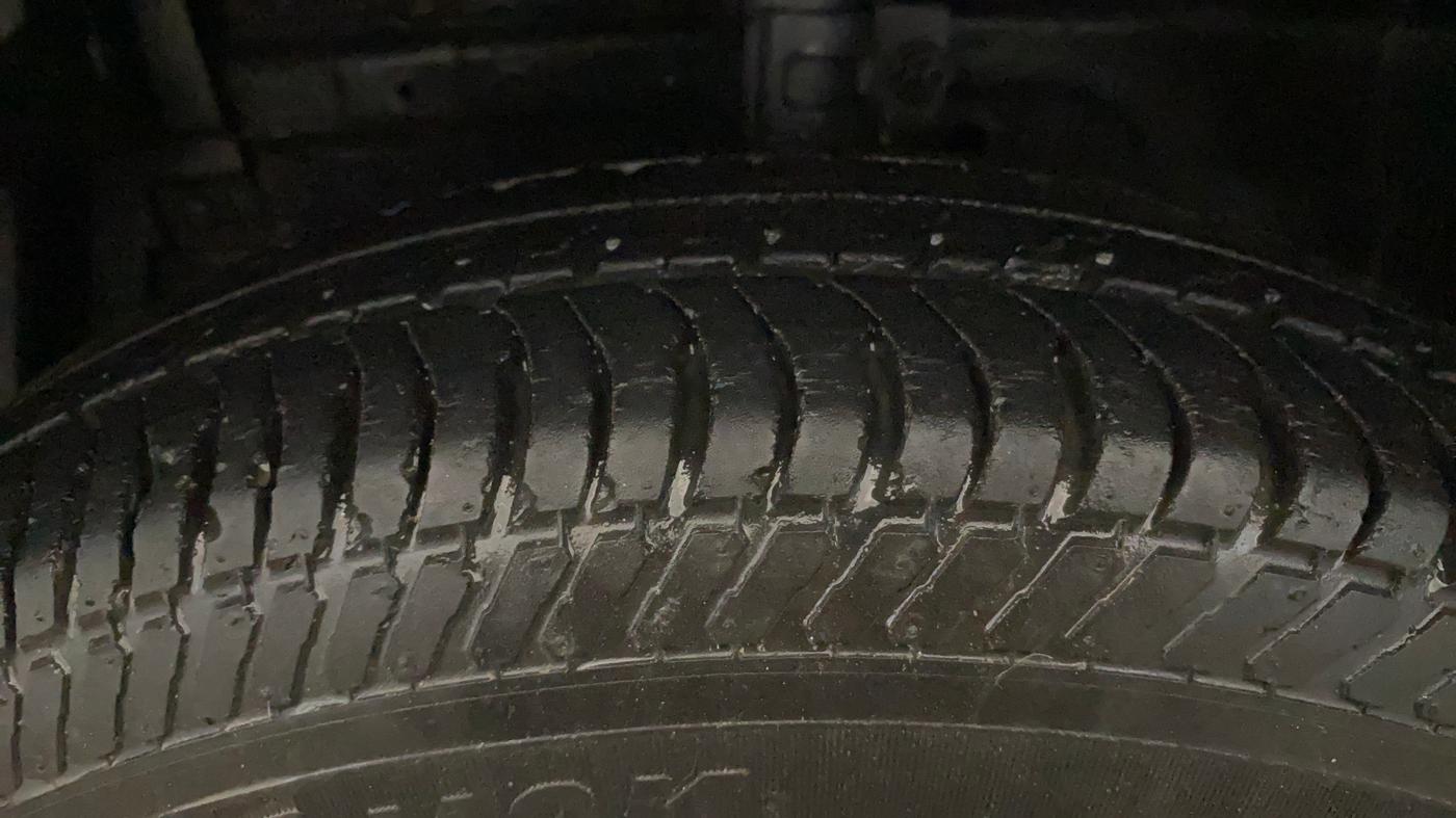2014 Maruti Swift Dzire VXI, Petrol, Manual, 52,209 km, Left Front Tyre Tread