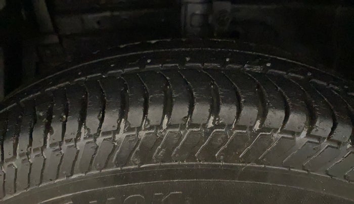 2014 Maruti Swift Dzire VXI, Petrol, Manual, 52,154 km, Left Front Tyre Tread