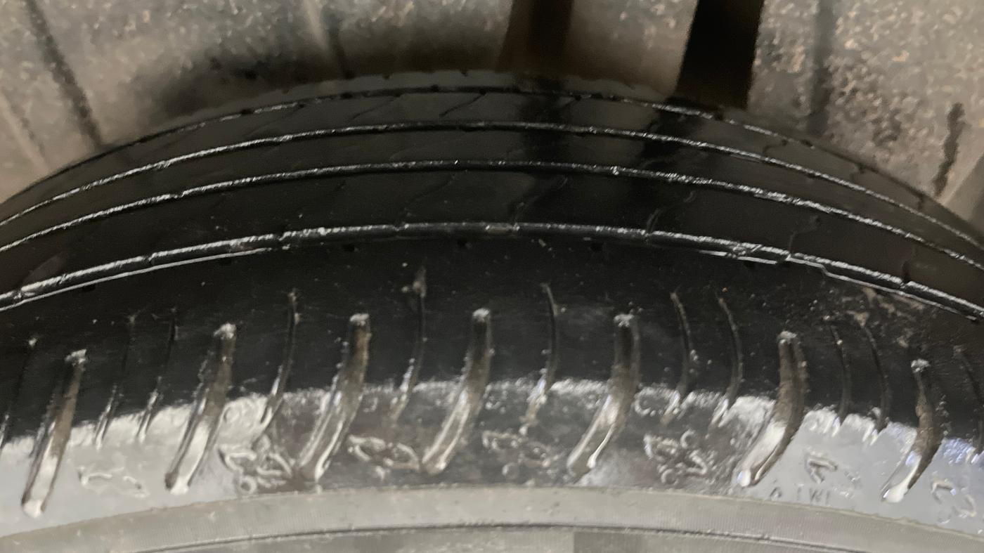 2023 Maruti XL6 ZETA AT, Petrol, Automatic, 63,087 km, Left Rear Tyre Tread