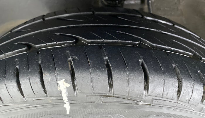 2018 Maruti Alto 800 LXI, Petrol, Manual, Left Front Tyre Tread