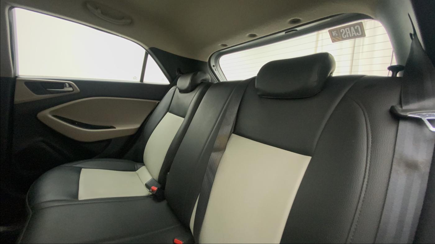 2016 Hyundai Elite i20 ASTA 1.2 (O), Petrol, Manual, 43,741 km, Right Side Rear Door Cabin