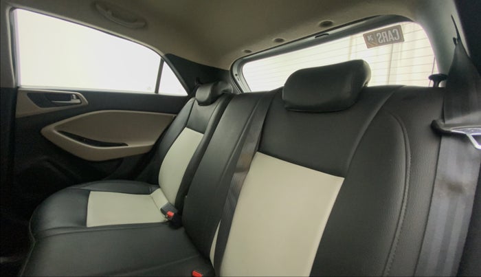 2016 Hyundai Elite i20 ASTA 1.2 (O), Petrol, Manual, 43,741 km, Right Side Rear Door Cabin