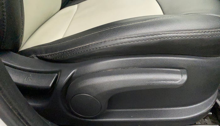 2016 Hyundai Elite i20 ASTA 1.2 (O), Petrol, Manual, 43,741 km, Driver Side Adjustment Panel