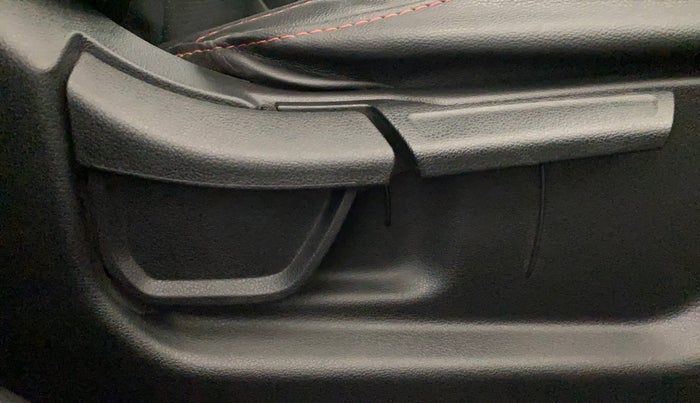 2022 Hyundai NEW I20 ASTA 1.2 MT, Petrol, Manual, 19,816 km, Driver Side Adjustment Panel