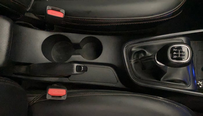 2022 Hyundai NEW I20 ASTA 1.2 MT, Petrol, Manual, 19,816 km, Gear Lever